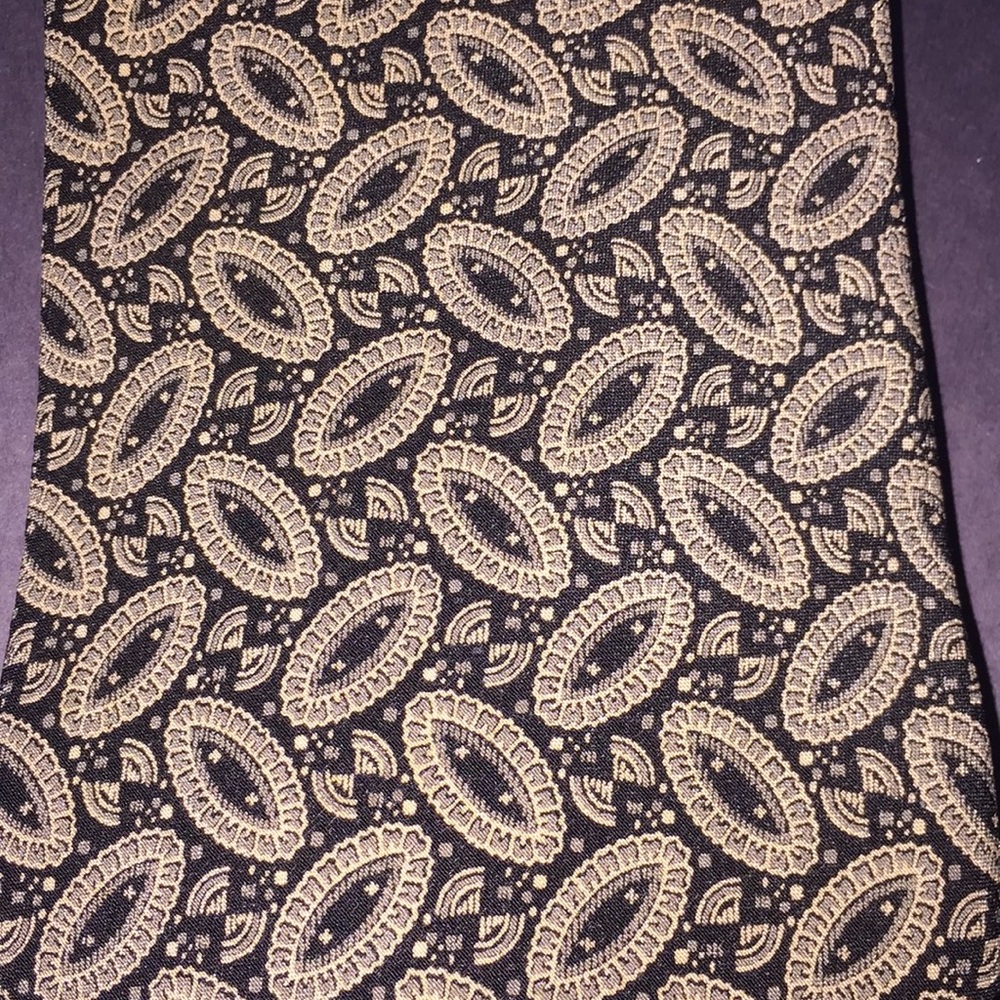 100% silk necktie 3.5” width - Picture 5 of 5